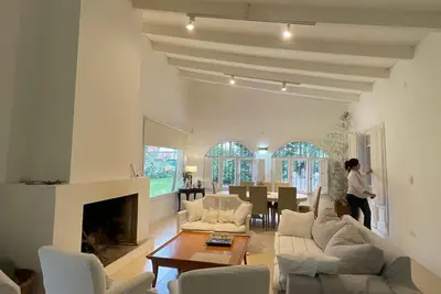 Image de Large house with pool and jacuzzi, premium.