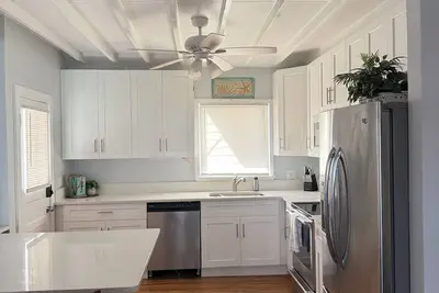 Image de Cozy, historic, 3-bedroom cottage on the intercostal in Lake Worth Beach