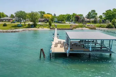 Image de Little River Retreat - Riverfront Living - Sleeps 8