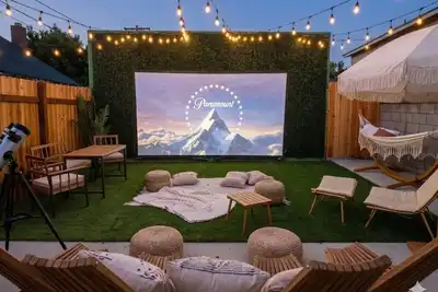 Image de Designer South Bay Patio Cinema • Near Beach, SoFi