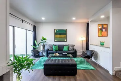 Image de 3br The Montrose Collective F! Steps to Food & Fun