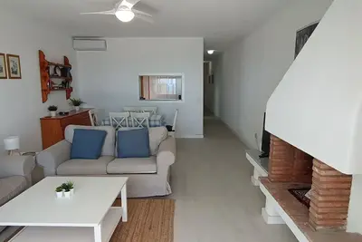 Image de Appartement en première ligne de plage avec une vue spectaculaire sur la mer