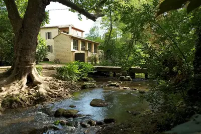 Image de Maison d'hôtes d'exception dans un parc de deux hectares, à 15 mn à pied d'Uzès.