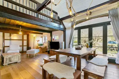 Image de Maison de charme 'Reetglück' avec grand jardin, sauna, cheminée ancienne et Wi-Fi