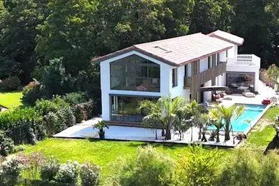 Image de Fabuleuse villa en bord de canal 2 minutes plage