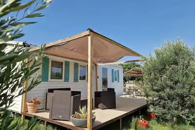 Homerez - Bungalow confortable à Arles avec piscine