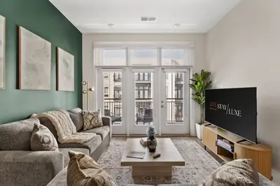 Image de Queen City Haven | Free Parking, Pool, Balcony