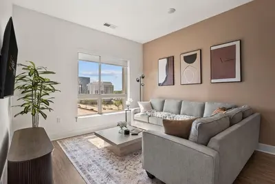 Image de Skyline Suite | Free Parking, Pool, City Views