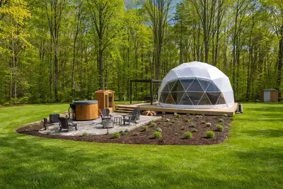 Image de One of kind wellness/glamping experience with wellness amenities, covered outdoor dining, a complete live fire cooking setup, and a clear star gazing top.