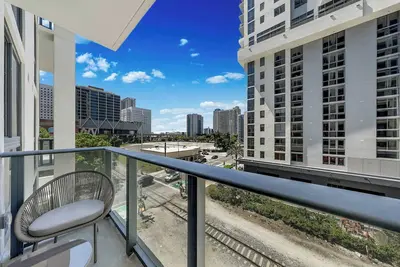 Image de Steps to Bayfront Park - Prime Condo
