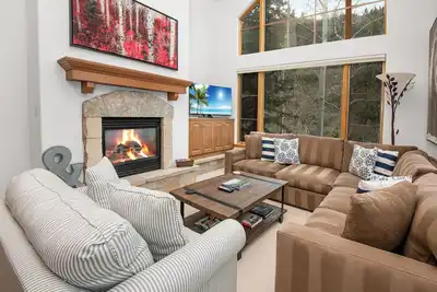 Image de Ski-In/Out Arrowhead Condo | Aw301