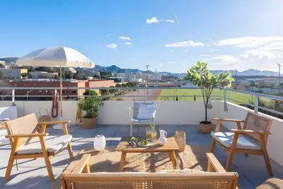 Image de Appartement « Calme 3 chambres avec terrasse sur le toit » et terrasse partagée