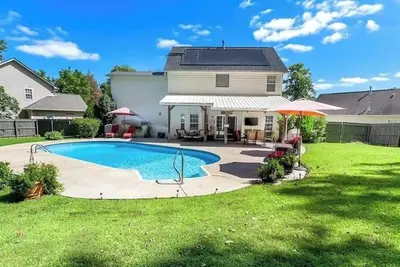 Image de Pool is Open! 4br Retreat • Gameroom • Sleeps 12