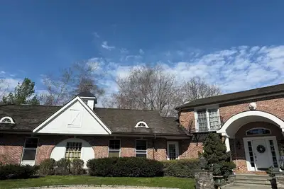 Image de Spacious 5-bedroom estate in Bedford, Walk to Town, Pool and Pool House