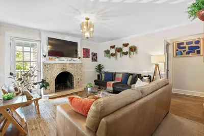 Image de Sleeps 10 - Plaza Midwood - Walk to Restaurants