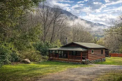 Image de Clean fisherman river cabin