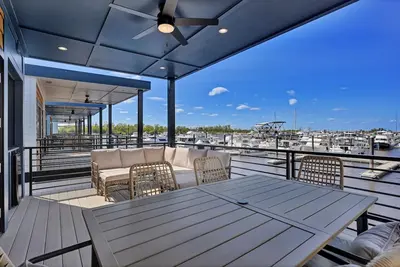 Image de Modern 3br Waterfront Houseboat | Walk to Wilmington Riverwalk and Dining