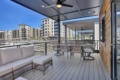 Image de Spacious 3br Waterfront Houseboat | Walk to Wilmington Riverwalk and Dining