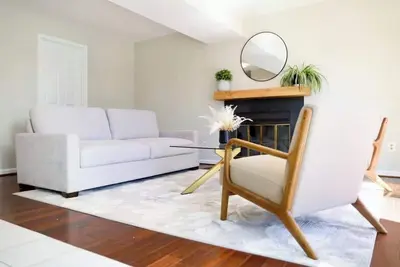 Image de Cozy 4br Single Family Home Near Iad Family-Friendly w/ Workspaces!