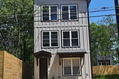Image de 3-bedroom house in awesome Atlanta with cool Ac for relaxing stays - Fresco