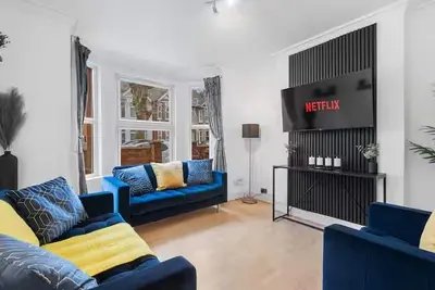 Image de Stylish & Spacious 3-Bed Home Free Parking