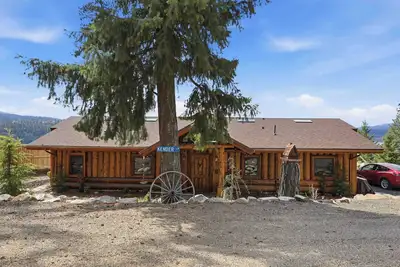 Image de Cozy Lakeview Log Cabin
