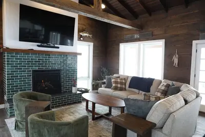 Image de Modern Lakeside Retreat: Ultimate Group Getaway