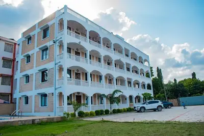 Image de Hakuna Matata is near three supermarket and hospital 5 mins drive to the beach