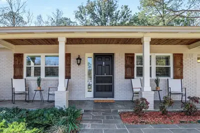 Image de Renovated 3br Retreat W/ Bbq Grill, 80\" Tv, Fireplace, Big Yard, Sleeps 10