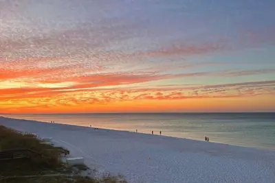 Walk-Out Beach Access | 4br | Sleeps 10 | Sol Mate #6