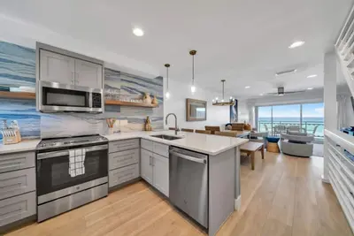 Image de Beachfront | Top-Rated | Sleeps 10 | Seabatical #3