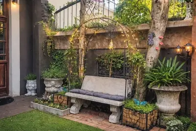 Image de Stylish Private Retreat Sleeps 3 Secure Work-Friendly Unique Design Stay