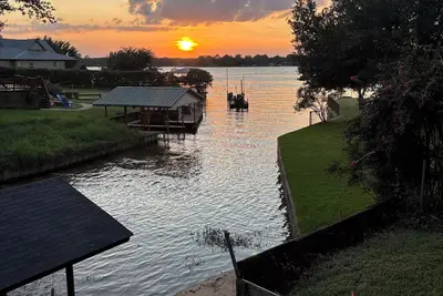 Image de Lakefront 3-bedroom house at Cedar Creek Reservoir with amzing views