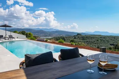 Image de Villa Melissea, Private Infinity Pool, Spacious Furnished Terrace, Lefkada