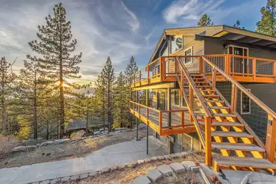 Image de Tahoe Nirvana – Mountain and Lake View