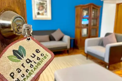 Image de Spacious Downtown Apartment / Family Friendly + Parking