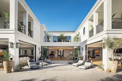 Image de Villa Royale by LuxJB 🏆 Mega Mansion w Pickleball & Basketball Court & Mini Golf