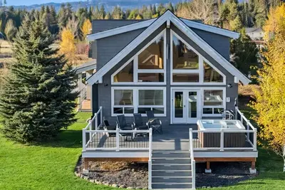 Image de Modern McCall Cabin Sleeps 8 w/ Hot Tub - Close to golf, lake, skiing, downtown