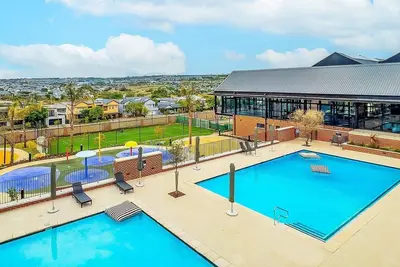 Charming 2-bed, 2-bath Indawo retreat in Waterfall