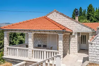 Image de 2 bedroom nice home in Zrnovo