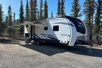 Image de Cozy 30 Foot Travel Trailer Minutes from Denali Park Entrance with Ac