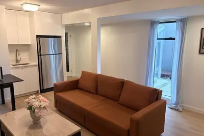 Image de Ground floor suite in beautiful Vancouver Heights!