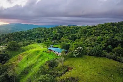 Image de Loma Linda hilltop 28 acre nature reserve in the cloud forest of Costa Rica.