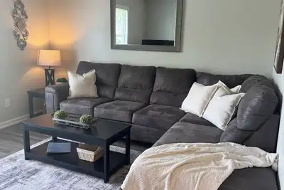 Image de 3br Near Versailles, Friendship, and Madison