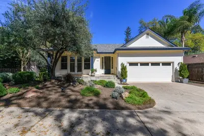 Image de 3 Bd Cozy Home in St. Helena, fenced. Monthly rental