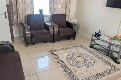 Image de Spacious- 3 Bedroom House for 6 adults