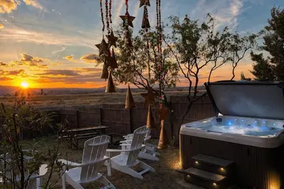 Image de Vino & Vibes - 3br - Peaceful Hot Tub + Beautiful Views + Game Room + Pets Ok