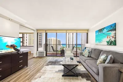 Image de 17fl Ocean & City Views withLanai, Wifi, Parking