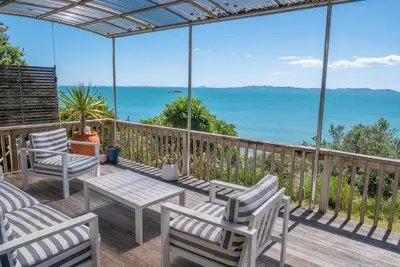 Image de The Sands - Beach house with private access to Coopers Beach