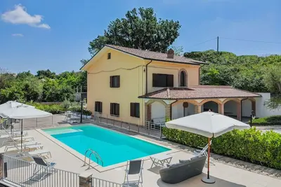 Image de Villa Belcolle with pool, air conditioning and wonderful panorama, 20 minutes from the Adriatic Sea